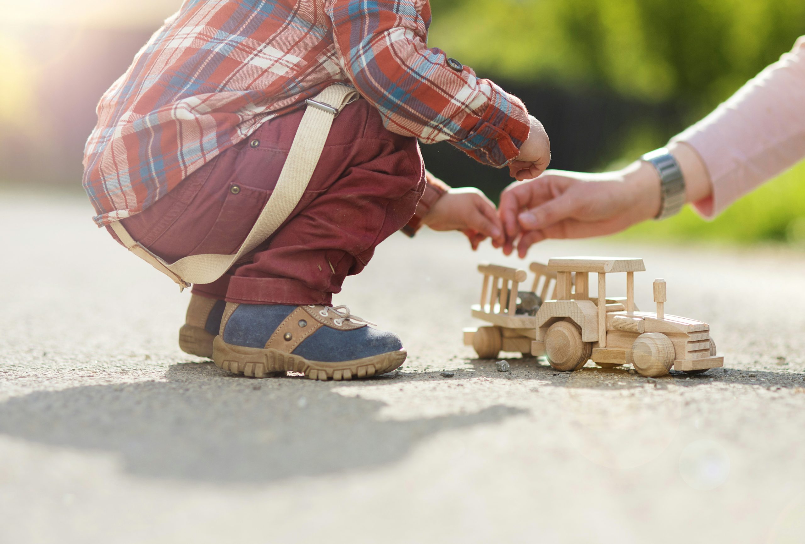 10 Toy Ideas to Help Unplug Kids from Screens